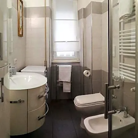 Nicla's Apartment Rom